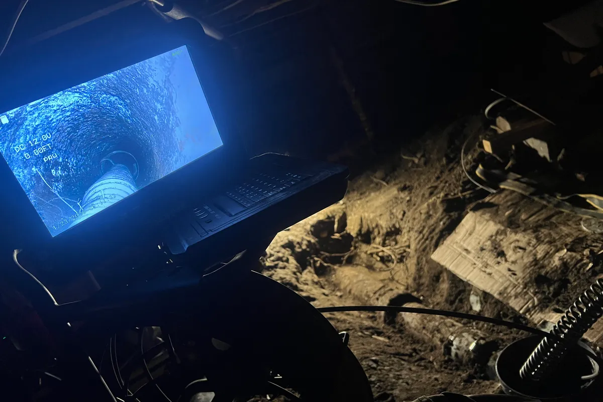 Équipement d'inspection par caméra de drain — vue en direct de l'intérieur d'une canalisation