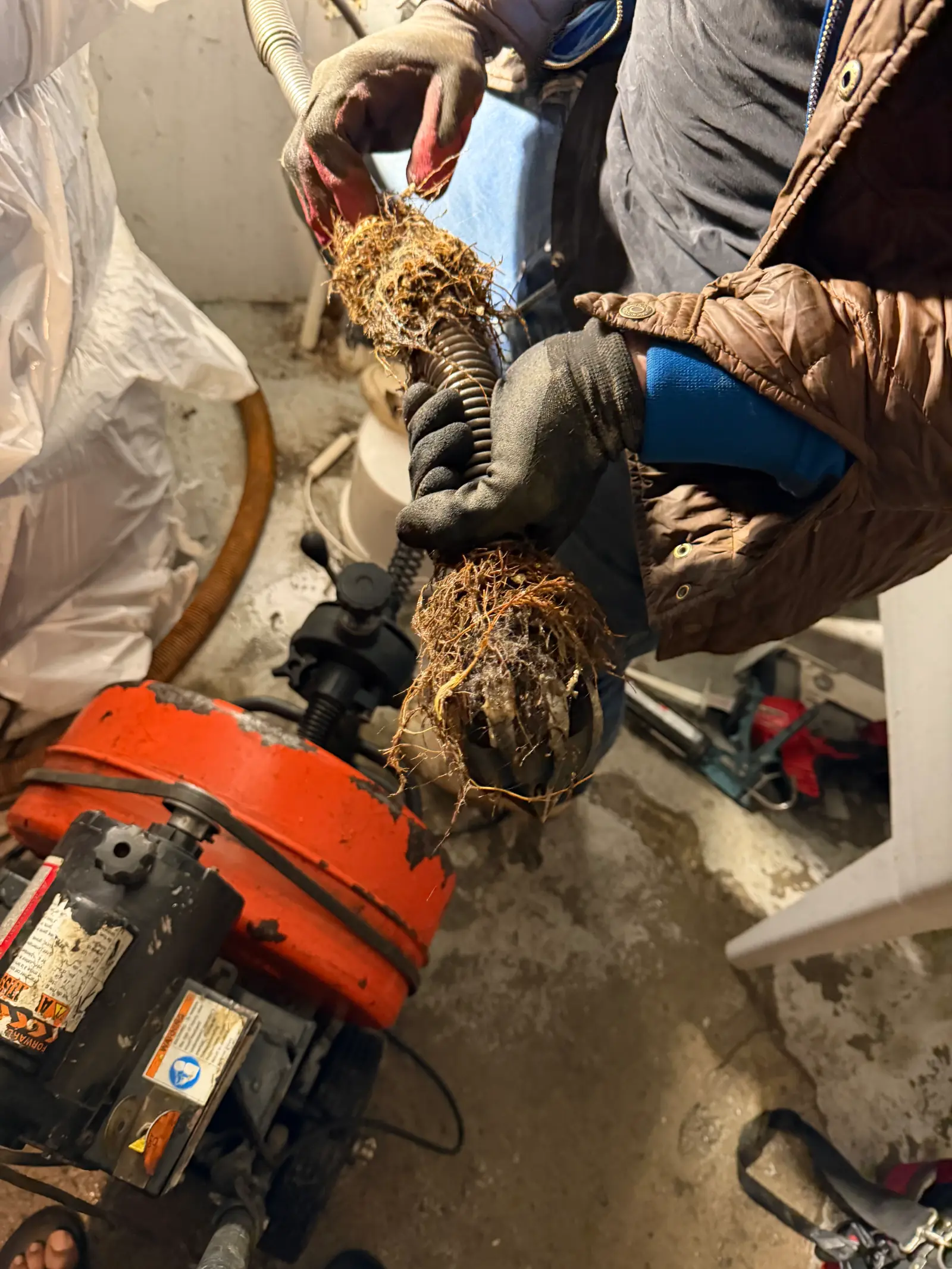 Accumulation massive de lingettes dans un drain principal